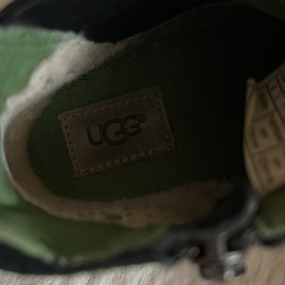 Size 8 little boys navy ugg boots - Picture 12 of 12